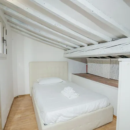 Apartment Pretty Alfani